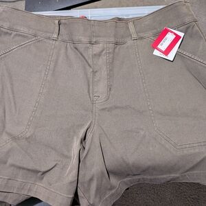 NWT 3x Spanx 6" Stretch Twill Shorts
